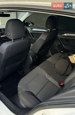 Хэтчбек Volkswagen e-Golf 2020 в 