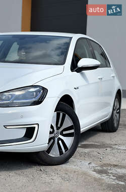 Хэтчбек Volkswagen e-Golf 2017 в 