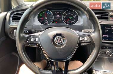 Хэтчбек Volkswagen e-Golf 2016 в 