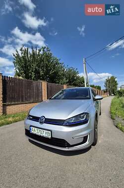 Хэтчбек Volkswagen e-Golf 2016 в 