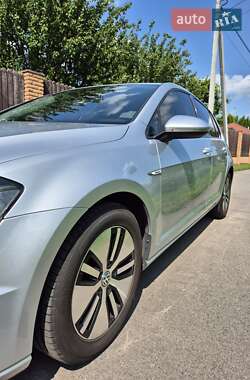 Хэтчбек Volkswagen e-Golf 2016 в 