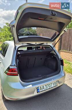 Хэтчбек Volkswagen e-Golf 2016 в 