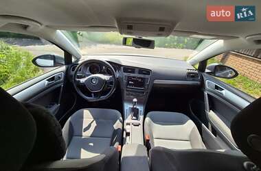 Хэтчбек Volkswagen e-Golf 2016 в 