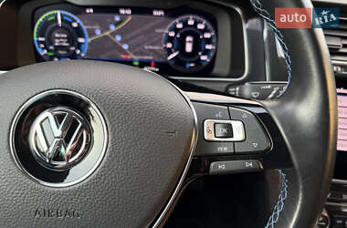 Хэтчбек Volkswagen e-Golf 2020 в 