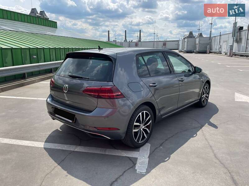 Хэтчбек Volkswagen e-Golf 2019 в Киеве