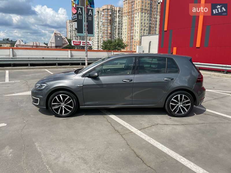 Хэтчбек Volkswagen e-Golf 2019 в Киеве