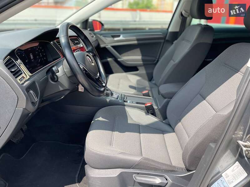 Хэтчбек Volkswagen e-Golf 2019 в Киеве