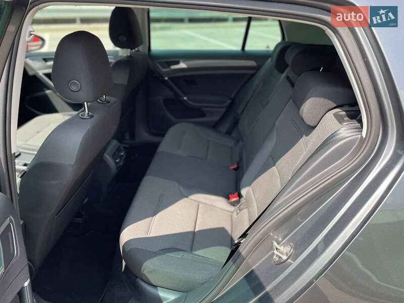 Хэтчбек Volkswagen e-Golf 2019 в Киеве