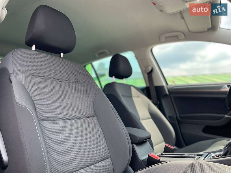 Хэтчбек Volkswagen e-Golf 2019 в Киеве