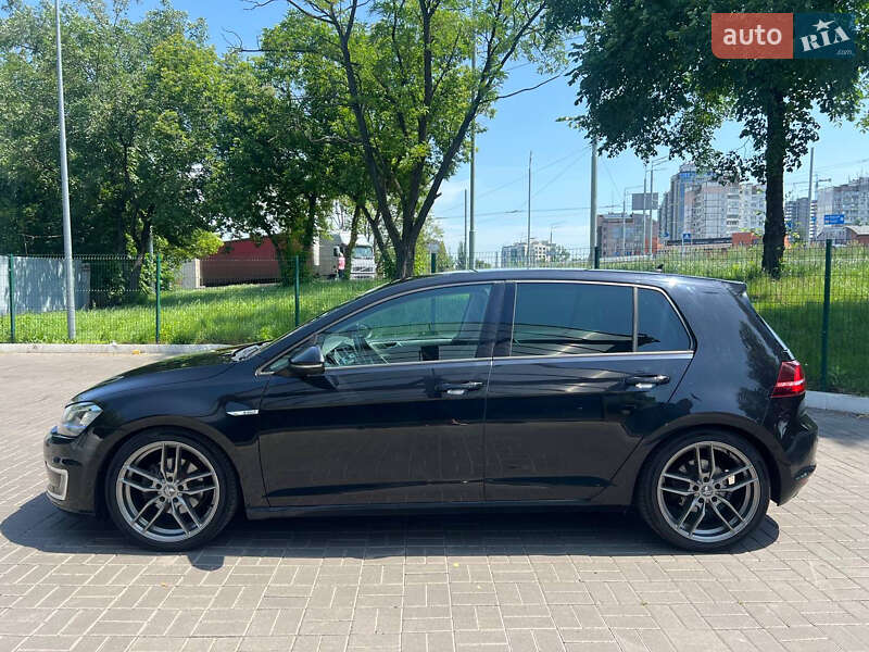 Хэтчбек Volkswagen e-Golf 2015 в Киеве