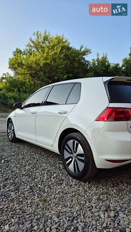 Хэтчбек Volkswagen e-Golf 2016 в Умани