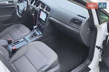 Хэтчбек Volkswagen e-Golf 2019 в 