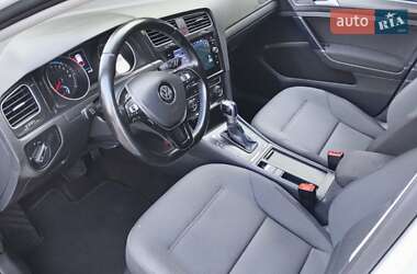Хэтчбек Volkswagen e-Golf 2019 в 
