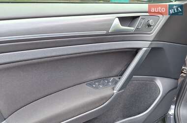 Хэтчбек Volkswagen e-Golf 2017 в 