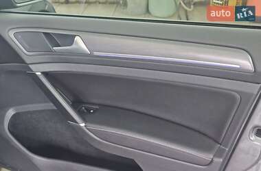 Хэтчбек Volkswagen e-Golf 2017 в 