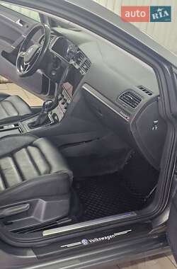 Хэтчбек Volkswagen e-Golf 2017 в 