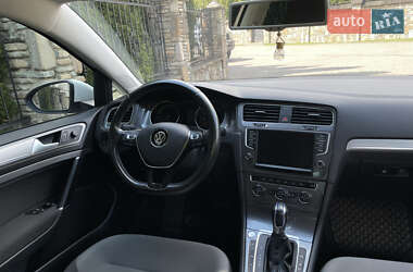 Хэтчбек Volkswagen e-Golf 2015 в 