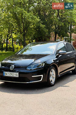 Хетчбек Volkswagen e-Golf 2015 в Рівному