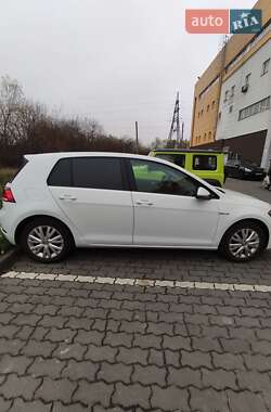 Хэтчбек Volkswagen e-Golf 2019 в 