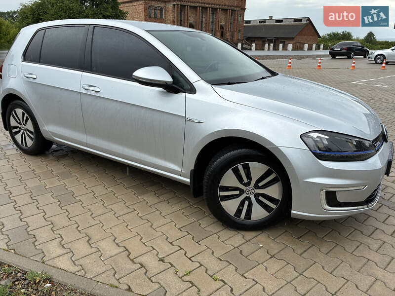 Хэтчбек Volkswagen e-Golf 2015 в Черновцах