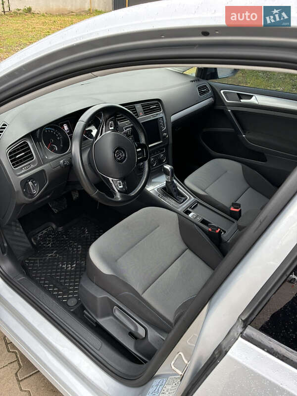 Хэтчбек Volkswagen e-Golf 2015 в Черновцах