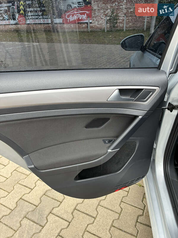 Хэтчбек Volkswagen e-Golf 2015 в Черновцах