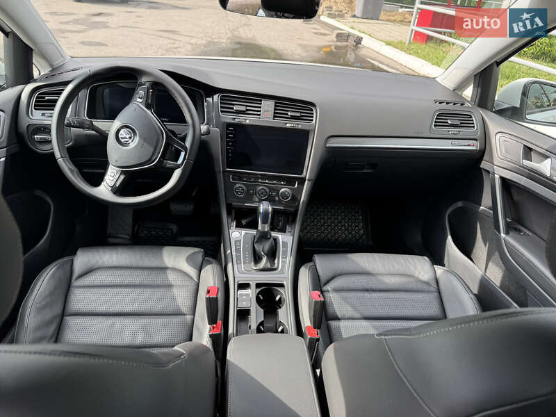 Хэтчбек Volkswagen e-Golf 2017 в Харькове фото 14 Хэтчбек Volkswagen e-Golf 2017 в Харькове