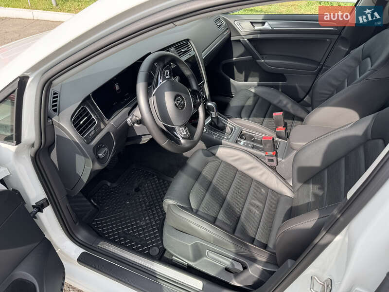 Хэтчбек Volkswagen e-Golf 2017 в Харькове фото 16 Хэтчбек Volkswagen e-Golf 2017 в Харькове