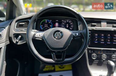Хэтчбек Volkswagen e-Golf 2020 в 