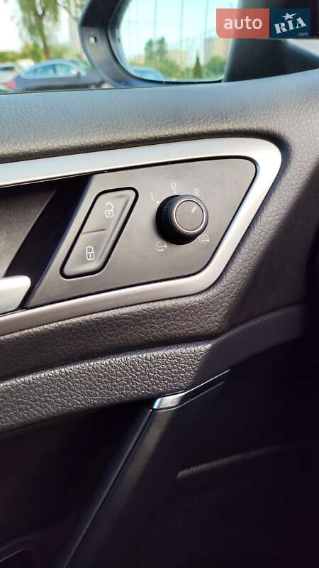 Хэтчбек Volkswagen e-Golf 2016 в Львове фото 19 Хэтчбек Volkswagen e-Golf 2016 в Львове
