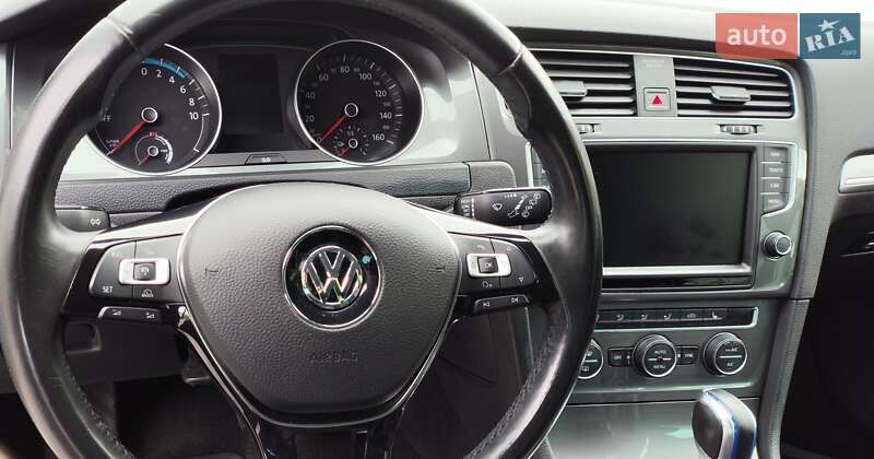 Хетчбек Volkswagen e-Golf 2016 в Львові фото 23 Хетчбек Volkswagen e-Golf 2016 в Львові