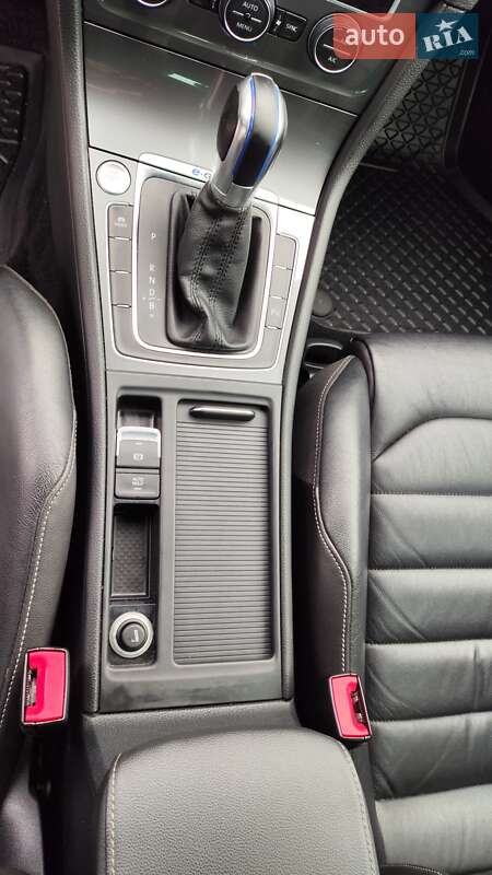 Хетчбек Volkswagen e-Golf 2016 в Львові фото 29 Хетчбек Volkswagen e-Golf 2016 в Львові