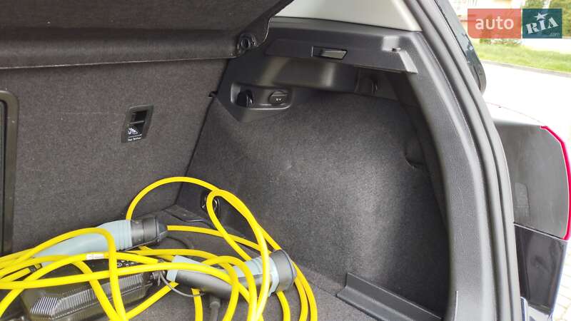 Хетчбек Volkswagen e-Golf 2016 в Львові фото 59 Хетчбек Volkswagen e-Golf 2016 в Львові