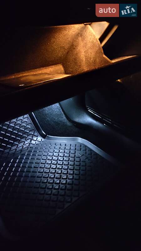 Хэтчбек Volkswagen e-Golf 2016 в Львове фото 67 Хэтчбек Volkswagen e-Golf 2016 в Львове