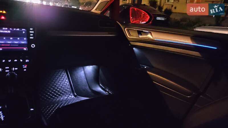 Хетчбек Volkswagen e-Golf 2016 в Львові фото 71 Хетчбек Volkswagen e-Golf 2016 в Львові