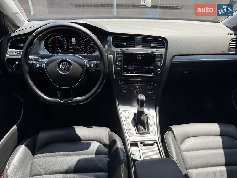 Хетчбек Volkswagen e-Golf 2015 в Миколаєві