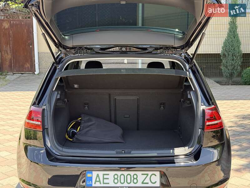 Хетчбек Volkswagen e-Golf 2015 в Миколаєві