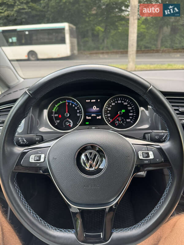 Хэтчбек Volkswagen e-Golf 2018 в Львове