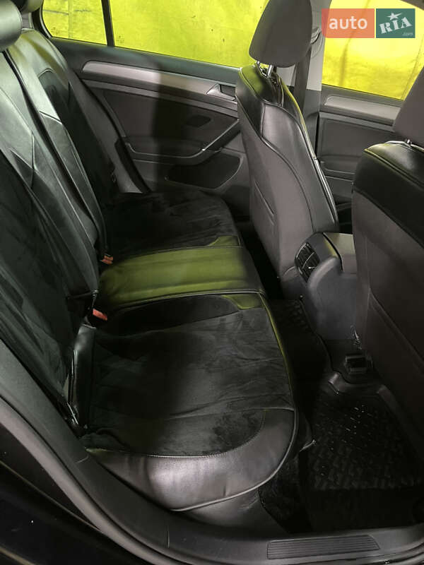 Хетчбек Volkswagen e-Golf 2015 в Києві