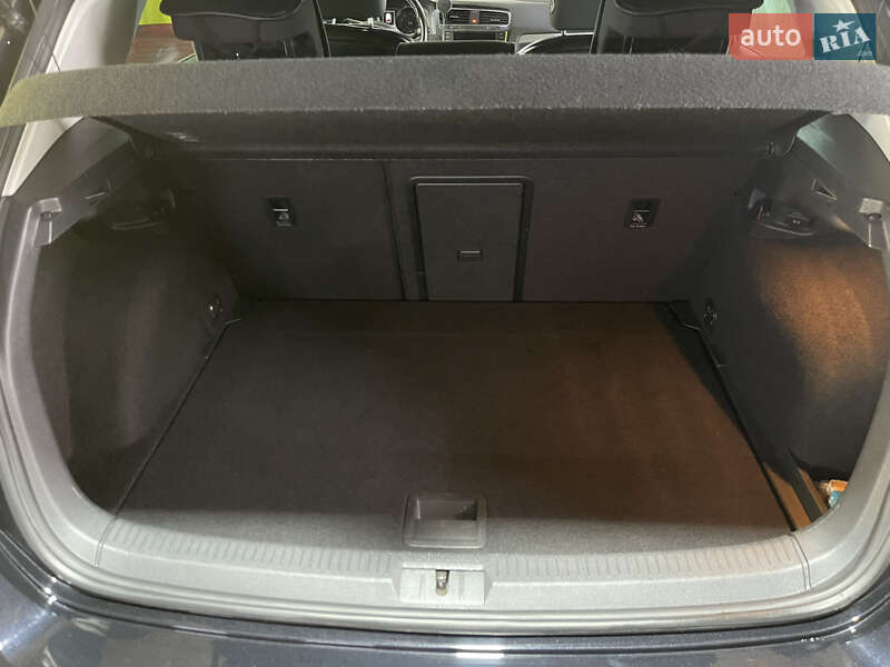 Хетчбек Volkswagen e-Golf 2015 в Києві