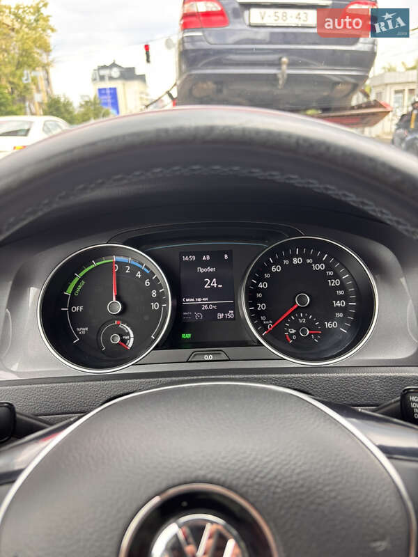 Хэтчбек Volkswagen e-Golf 2014 в Киеве фото 35 Хэтчбек Volkswagen e-Golf 2014 в Киеве