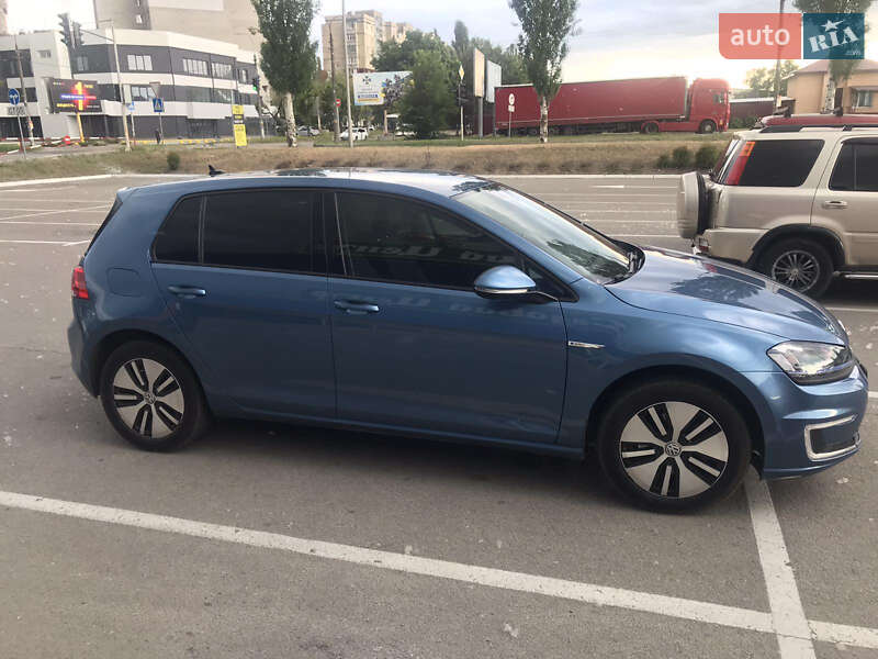 Хетчбек Volkswagen e-Golf 2016 в Дніпрі