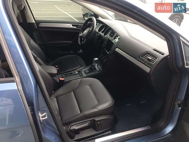 Хетчбек Volkswagen e-Golf 2016 в Дніпрі