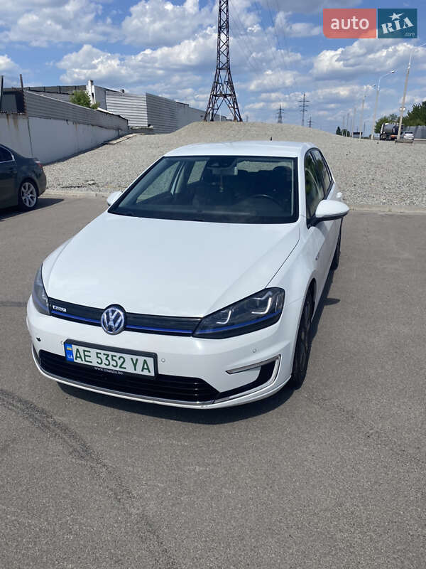 Хетчбек Volkswagen e-Golf 2014 в Дніпрі