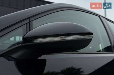 Хетчбек Volkswagen e-Golf 2019 в 