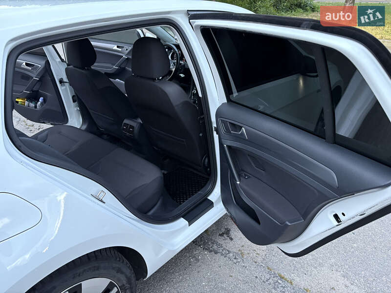 Хэтчбек Volkswagen e-Golf 2017 в Умани