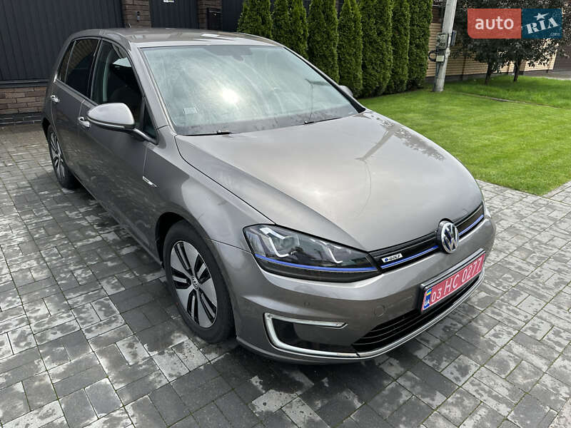 Хетчбек Volkswagen e-Golf 2015 в Києві