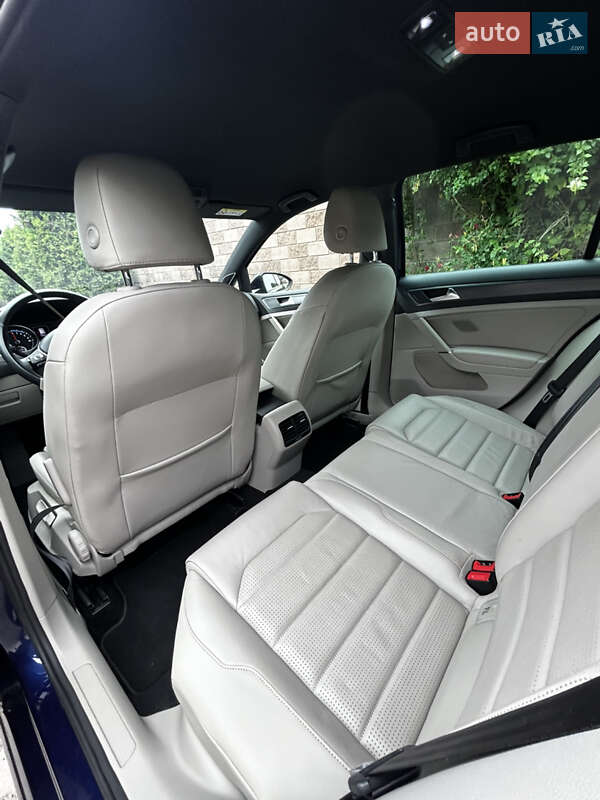 Хетчбек Volkswagen e-Golf 2019 в Києві