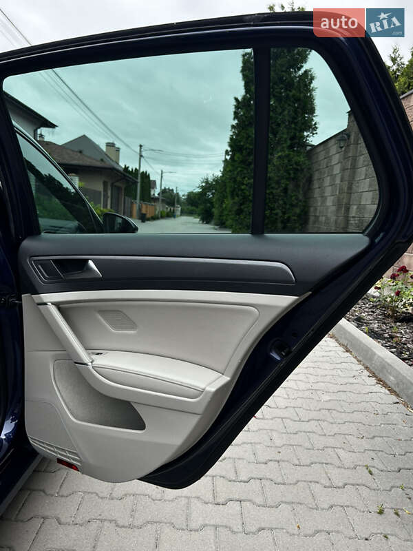 Хетчбек Volkswagen e-Golf 2019 в Києві