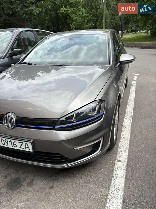 Volkswagen e-Golf 2015